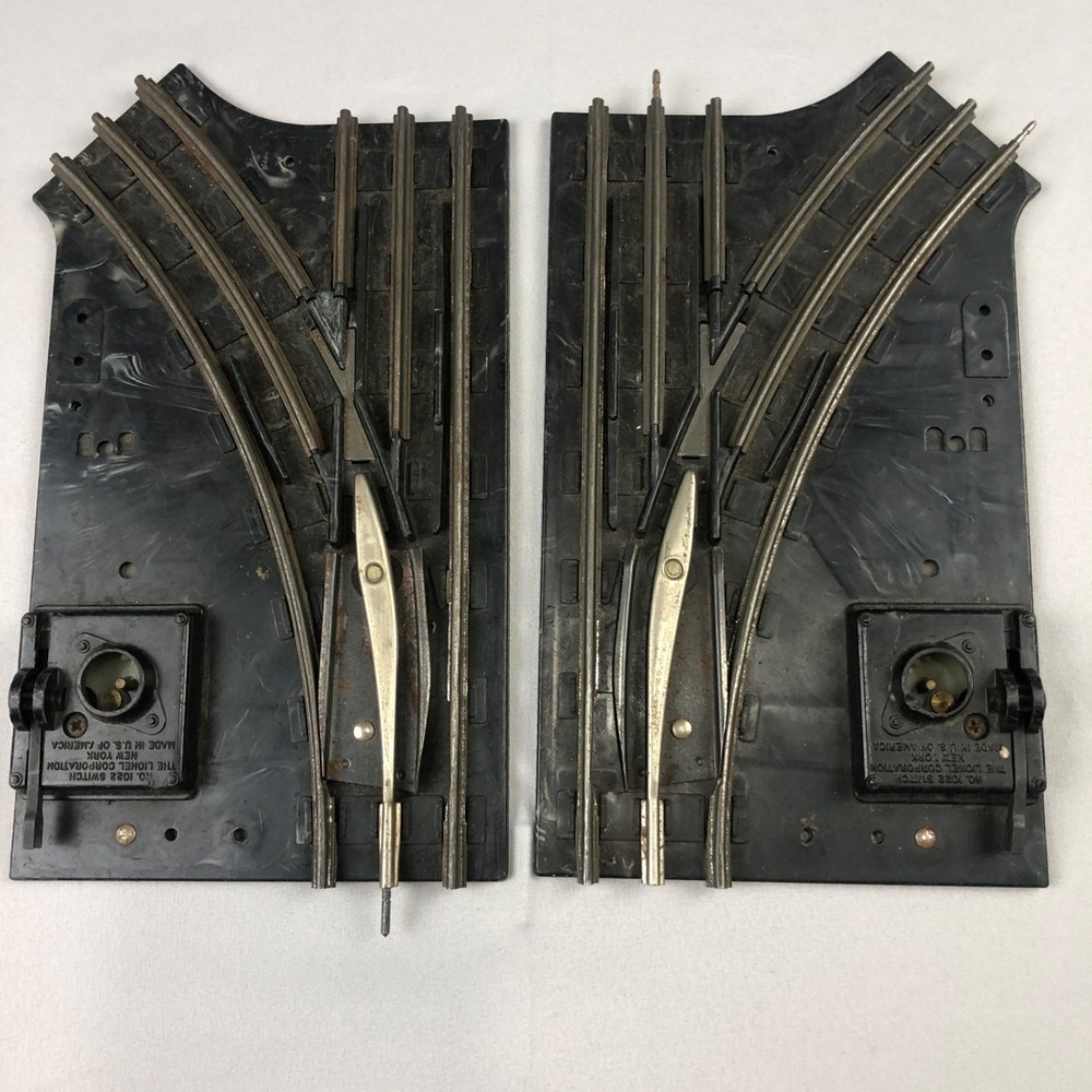 2 Lionel 1022 027 Gauge Model Railroad, Left & Right Manual Switches, no flags